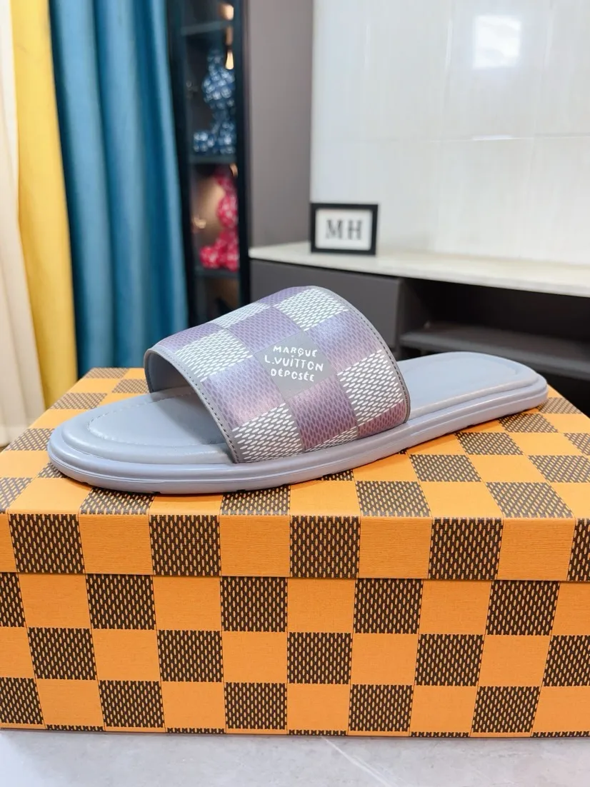 Men's shoes 💰340🌹🌹 (lv-Louis Vuitton) New men's slippers, high-end boutique, exquisite embossed logo decoration on the upper, fine workmanship, super soft soles, casual, loose and comfortable, a must-have in summer! \nsize：38-44